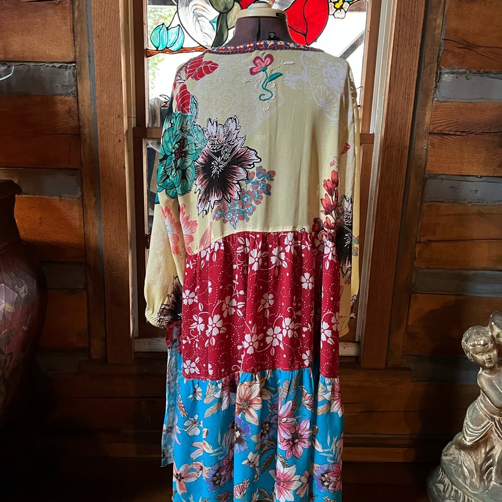 John Mark Tunic - Picture 5 of 10